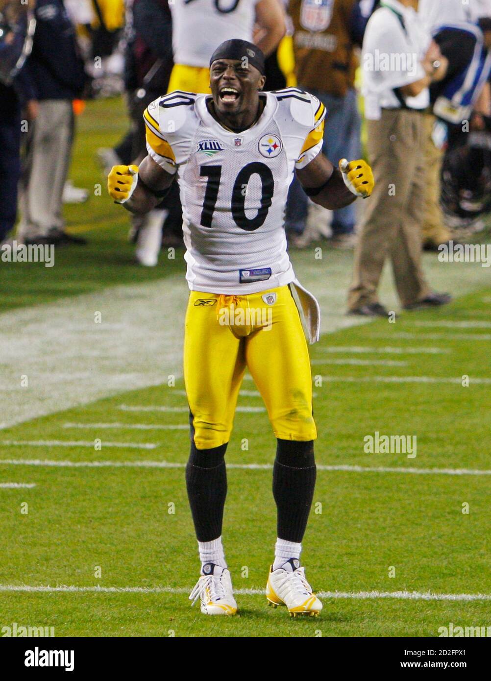 Super Bowl MVP Pittsburgh Steelers' Santonio Holmes celebrates after the  Steelers defeated the Arizona Cardinals in the NFL's Super Bowl XLIII  football game in Tampa, Florida, February 1, 2009. REUTERS/Brian Snyder  (UNITED