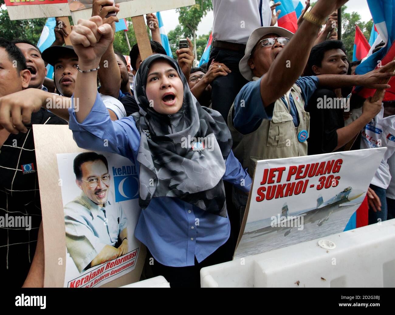 Supporters Of Malaysia S Opposition National Justice Keadilan Party Shout Slogans During Nomination For By Election In Ijok In Malaysia S Central State Of Selangor April 19 2007 Malaysian Riot Police Stepped In To Calm