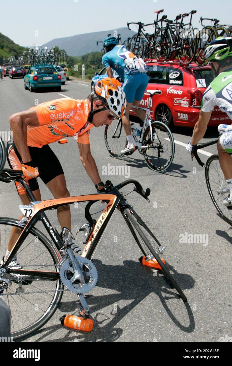 Euskaltel team rider Igor Anton of Spain recovers from a crash during the  10th stage of the 94th Tour de France cycling race between Tallard and  Marseille, July 18, 2007. REUTERS/Thierry Roge (
