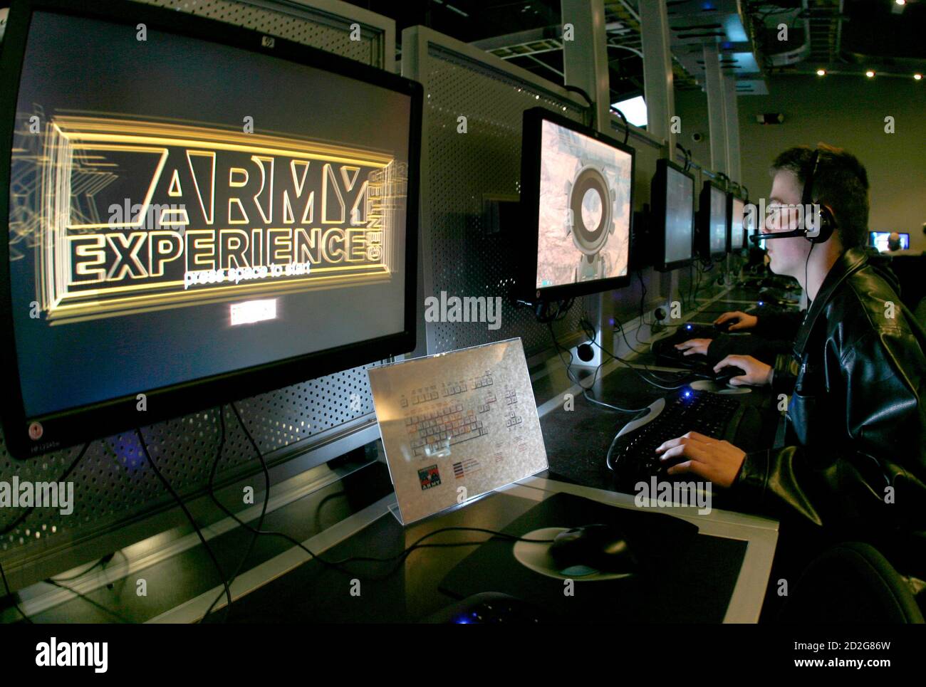 Army Recruiting Video Call Hi res Stock Photography And Images Alamy