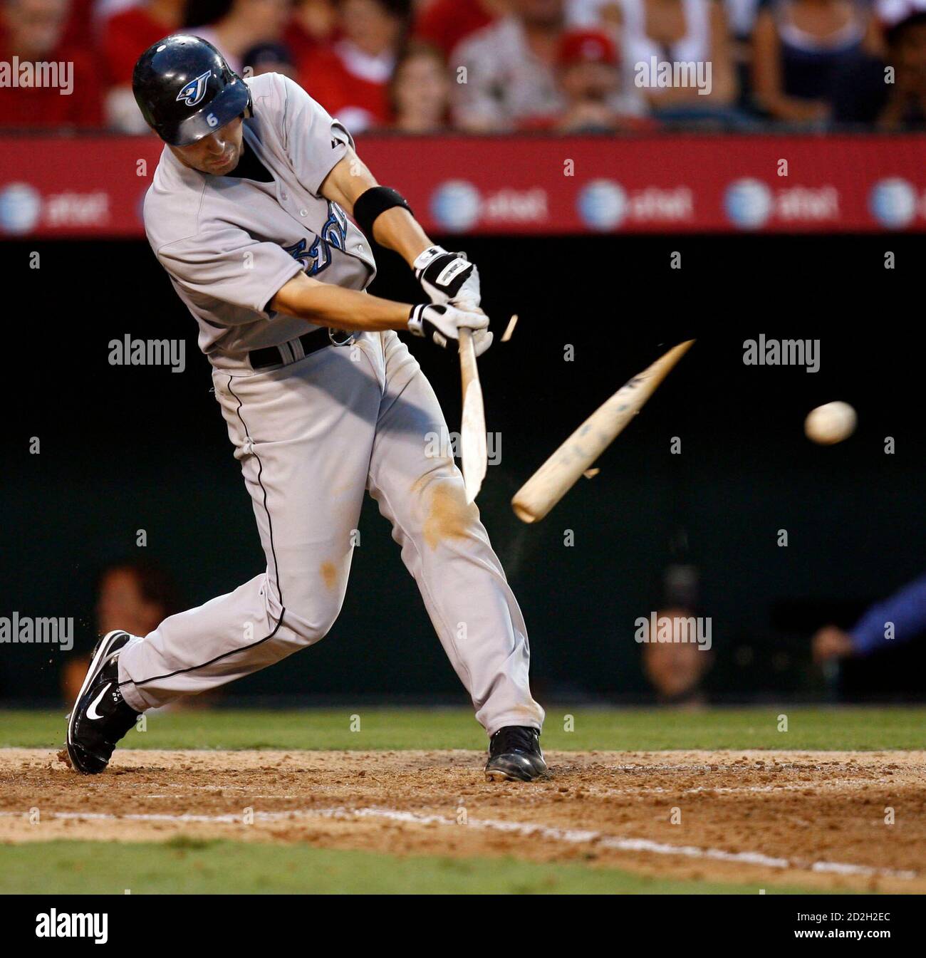 Stevenson Perezoso Socialismo Toronto Blue Jays' John McDonald breaks the bat hitting an RBI single  against the Los Angeles Angels during the fourth inning of a MLB American  League baseball game in Anaheim, California August