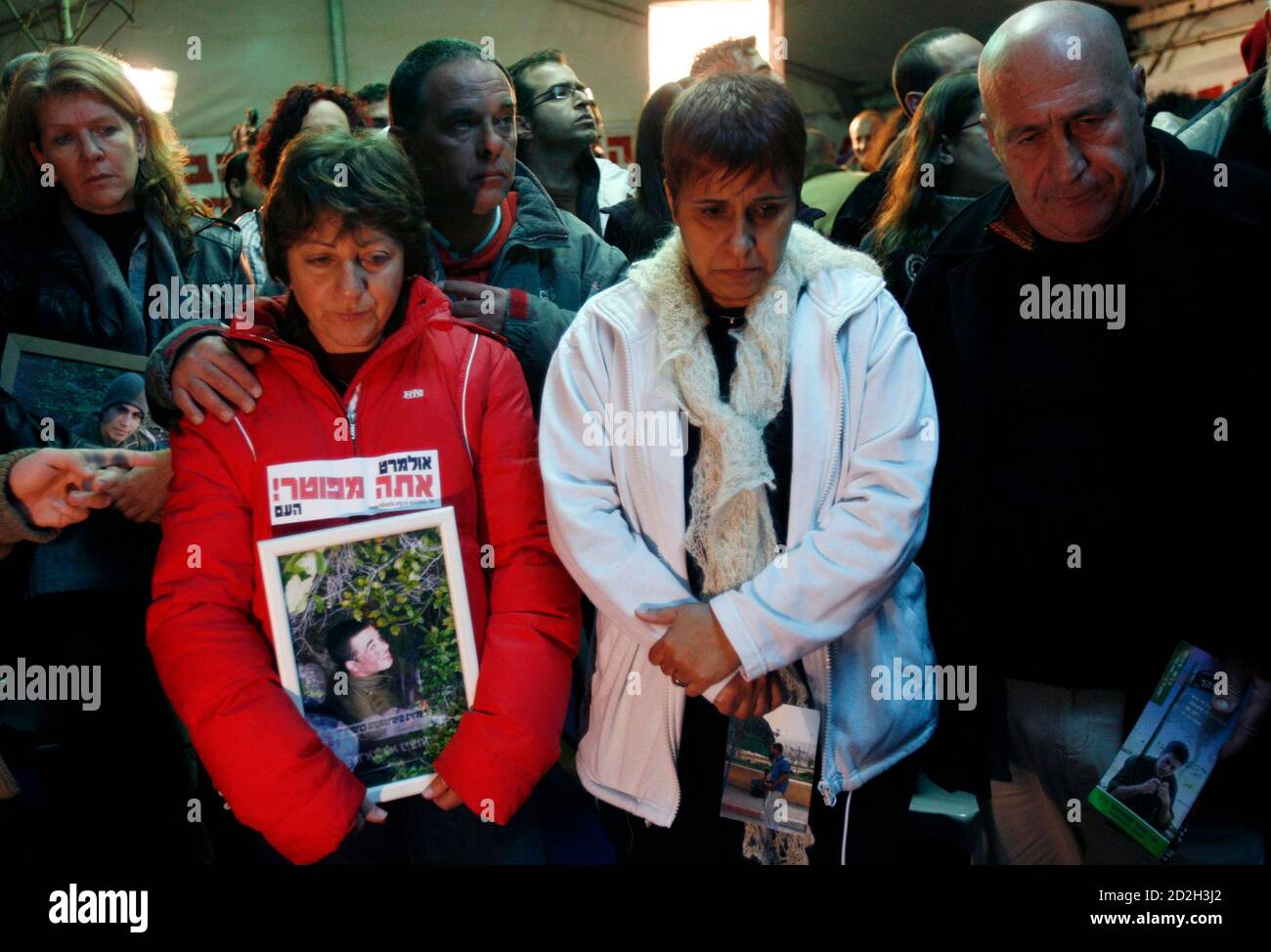 Israelis hold pictures of relatives killed during the 2006 Lebanon war during a protest outside the home of Defence Minister Ehud Barak in Tel Aviv January 30, 2008. A government-appointed inquiry found 'grave failings' among Israel's political and army leaders during the 2006 Lebanon war but voiced support on Wednesday for one of Prime Minister Ehud Olmert's most contested decisions.  REUTERS/Gil Cohen Magen (ISRAEL) Stock Photo