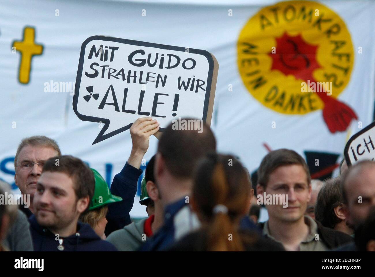Supporters hold on a sign 'we all shine with Guido' during an election campaign rally of Guido Westerwelle, leader of the pro-business Free Democratic Party (FDP) in Bonn September 25, 2009. Germans vote in the general election (Bundestagwahl) on September 27, 2009. REUTERS/Ina Fassbender (GERMANY POLITICS ELECTIONS) Stock Photo