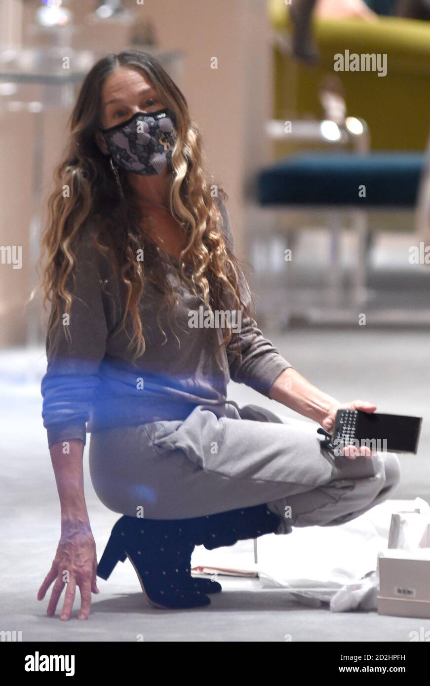 new-york-ny-usa-6th-oct-2020-sarah-jessica-parker-out-and-about