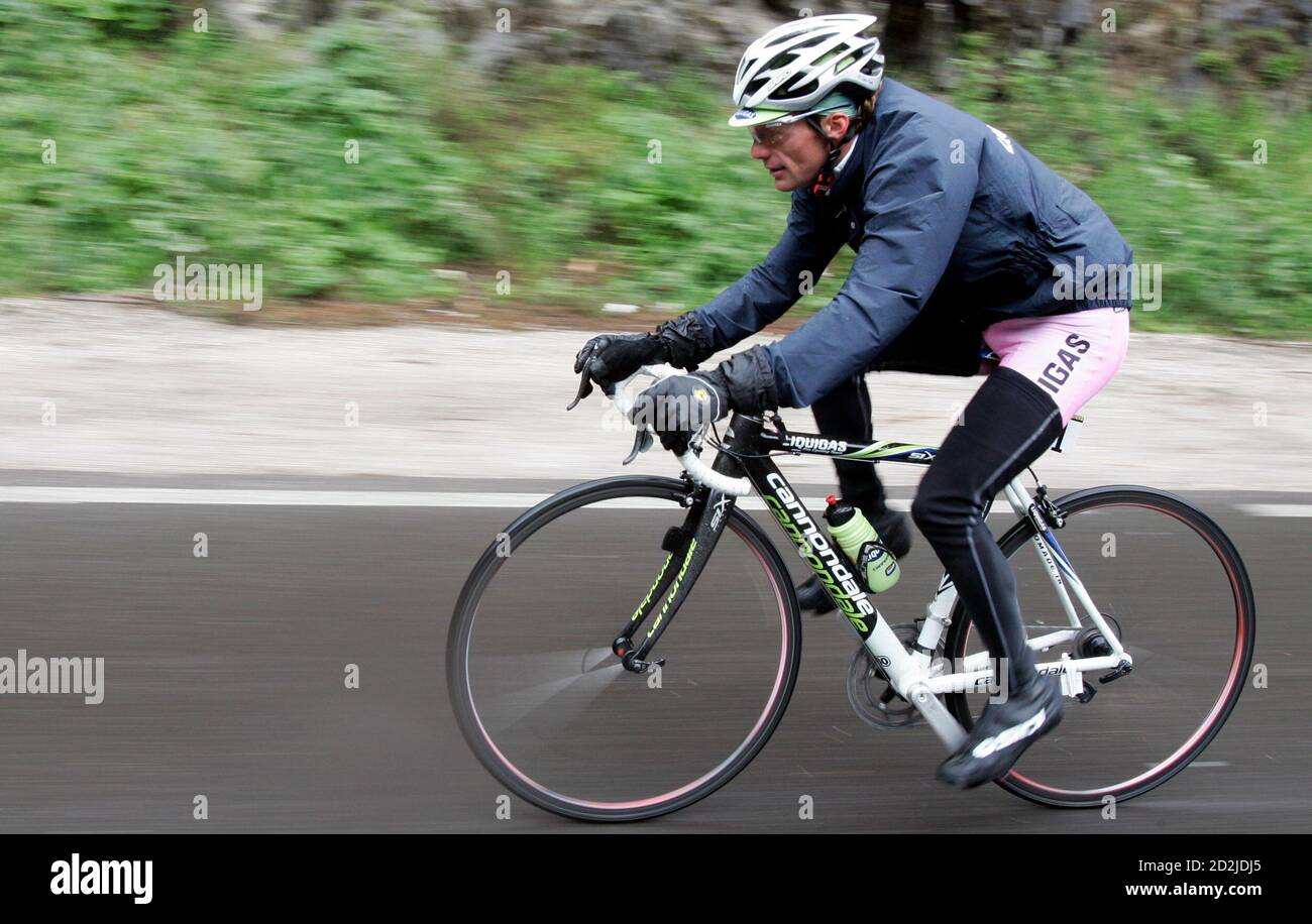 Italian rider Danilo Di Luca rides during the 16th stage of the Giro  d'Italia from Agordo to Lienz in Austria May 29, 2007. REUTERS/Alessandro  Bianchi (AUSTRIA Stock Photo - Alamy