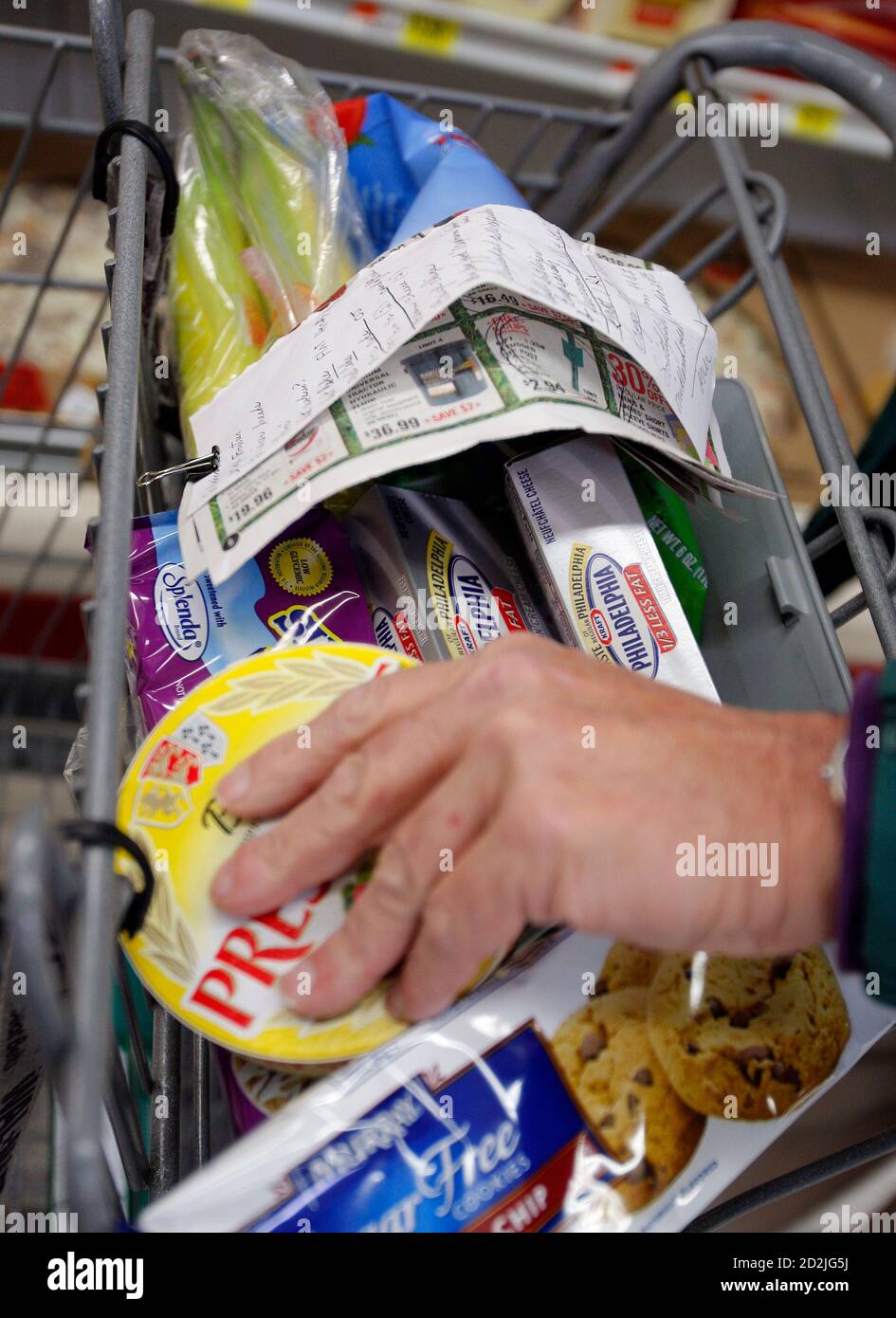 Walmart wal mart shopping cart hires stock photography and images Alamy