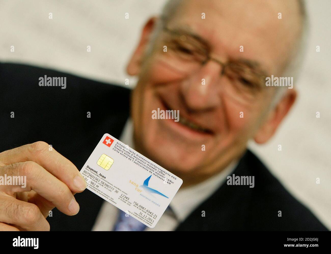 Swiss President Pascal Couchepin Shows The New Swiss Health Insurance Card During A News Conference In Bern April 1 08 Reuters Pascal Lauener Switzerland Stock Photo Alamy