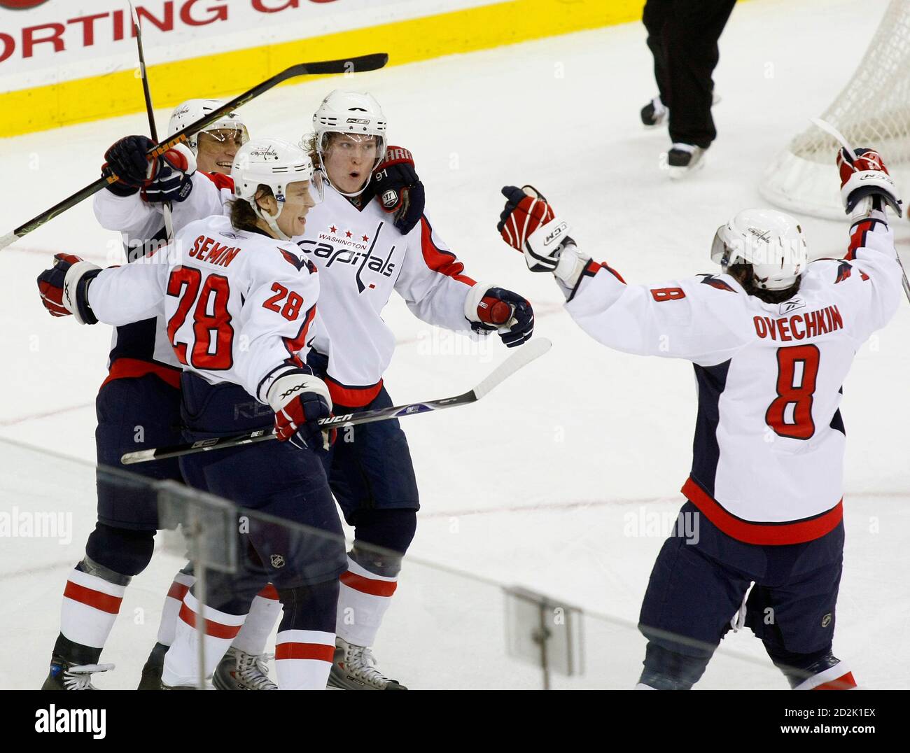 Washington Capitals' Sergei Fedorov (L 