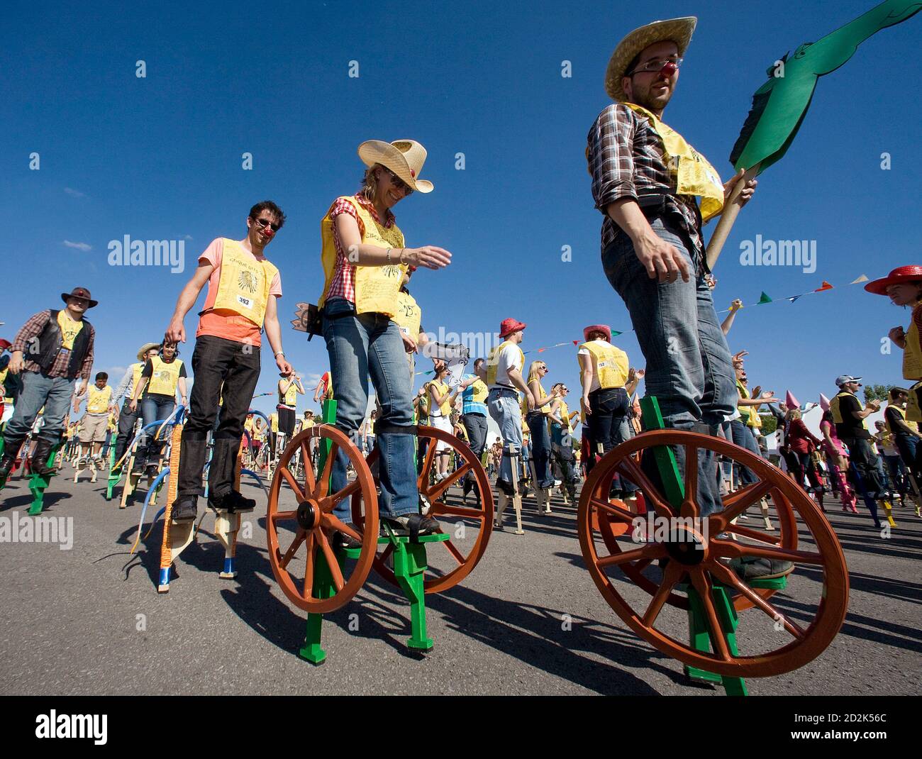 Top hat stilts hires stock photography and images Alamy