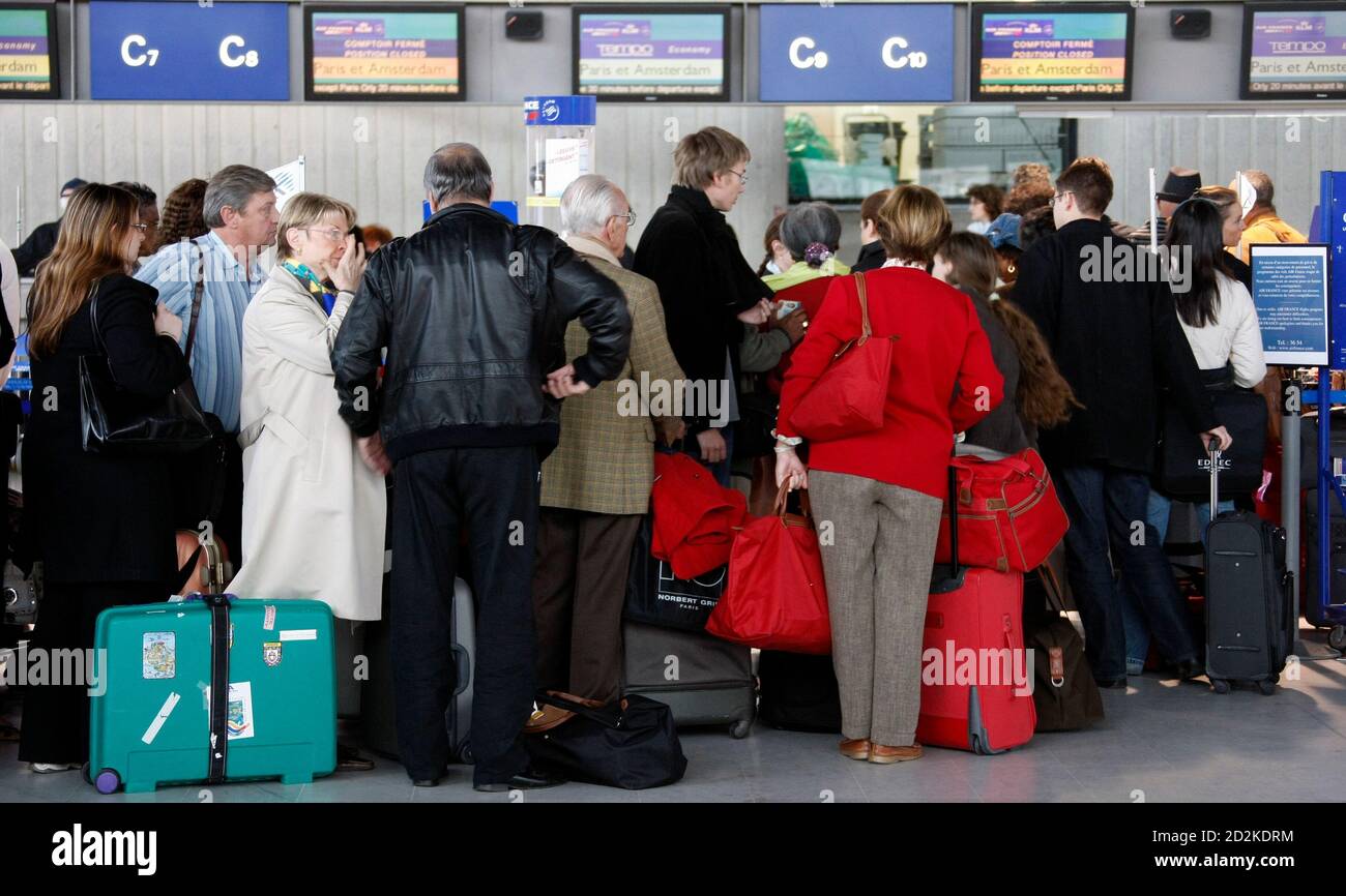 Passengers stand in front the Air France desk at Nice Cote d'Azur  international airport, October 25, 2007. Air France said no long-haul  flights and only 10 percent of medium-haul flights would be