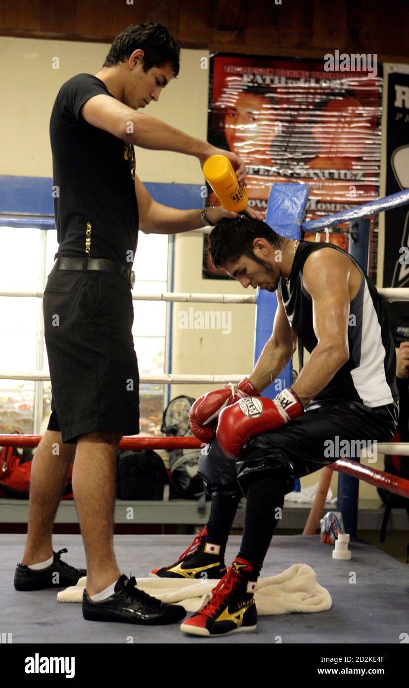 Venezuelan Wbc Featherweight Champion Jorge Linares R Who Fights Out Of Japan Has Water Poured Over His Head By His Brother Carlos L As He Trains For His Upcoming Bout Against Gamaliel Venezuelan Wbc Featherweight Champion Jorge Linares R Who Fights Out Of Japan Has Water Poured Over His Head By His Brother Carlos L As He Trains For His Upcoming Bout Against Gamaliel