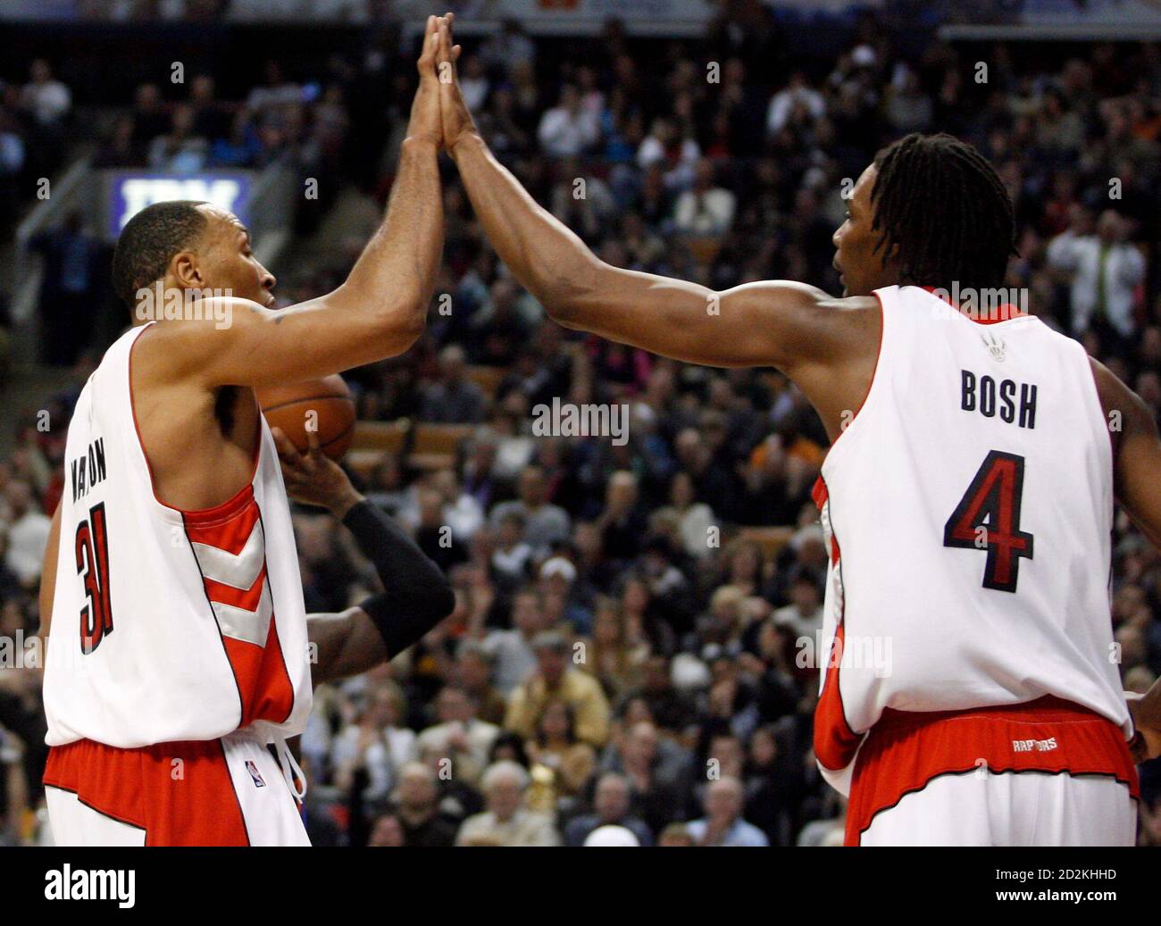 Toronto Raptors forwards Shawn Marion (L) and Chris Bosh celebrate a basket  against the New York Knicks during the second half of their NBA basketball  game in Toronto, February 22, 2009. REUTERS/Mike