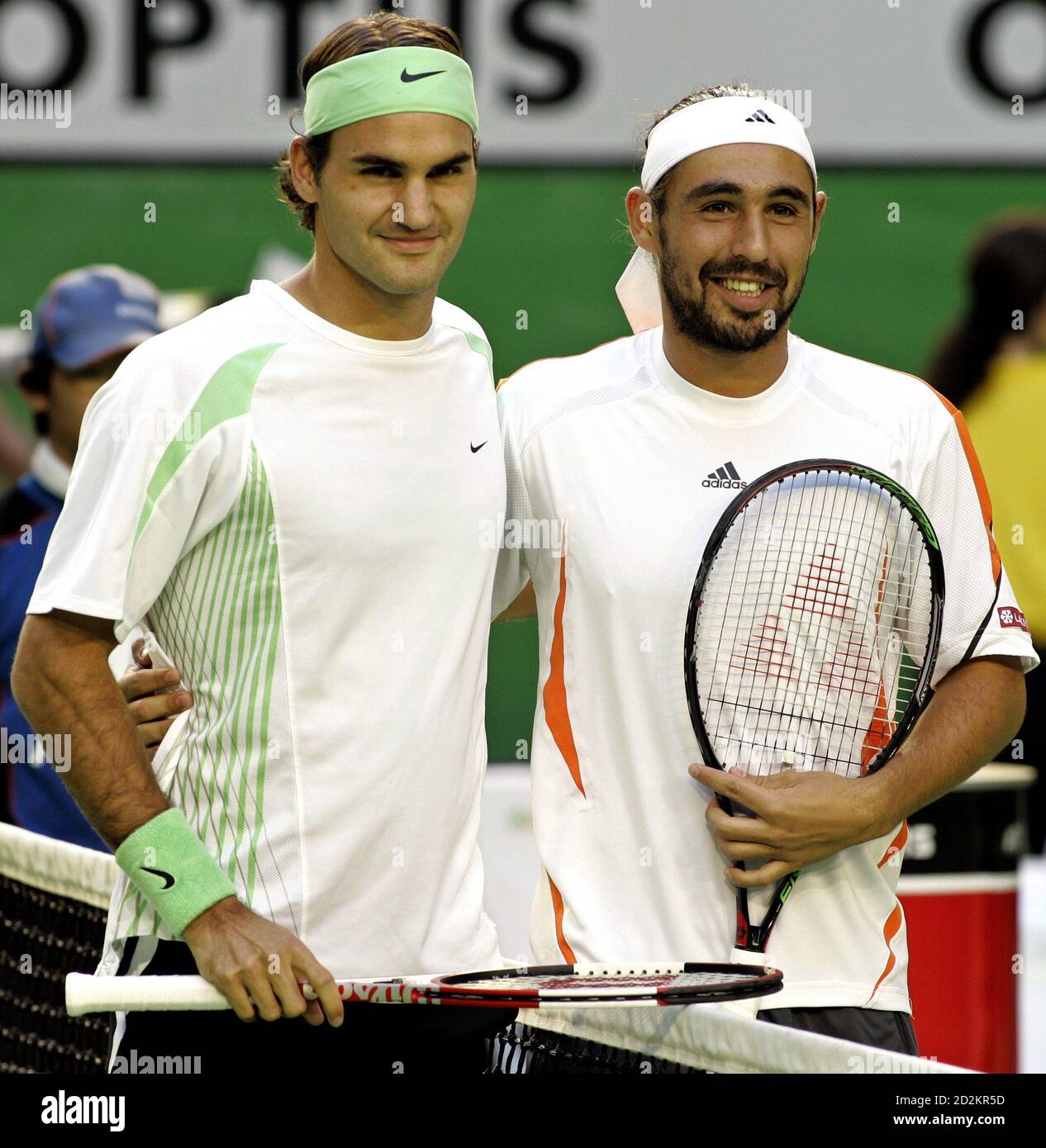Roger Federer of Switzerland (L) and Marcos Baghdatis of Cyprus pose before  the start of the men's singles final at the Australian Open tennis  tournament in Melbourne January 29, 2006. REUTERS/Tim Wimborne