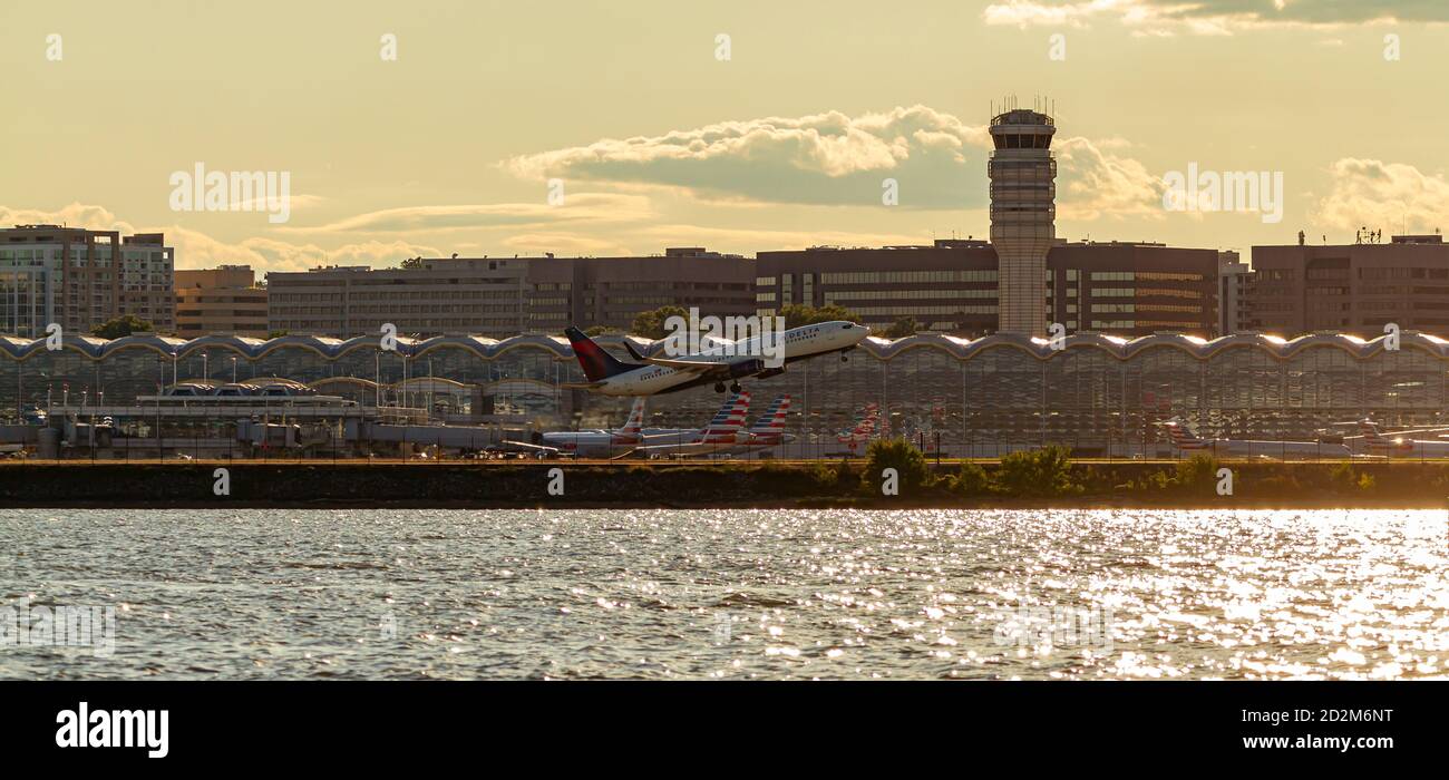 Ronald reagan airport wing hi-res stock photography and images - Alamy