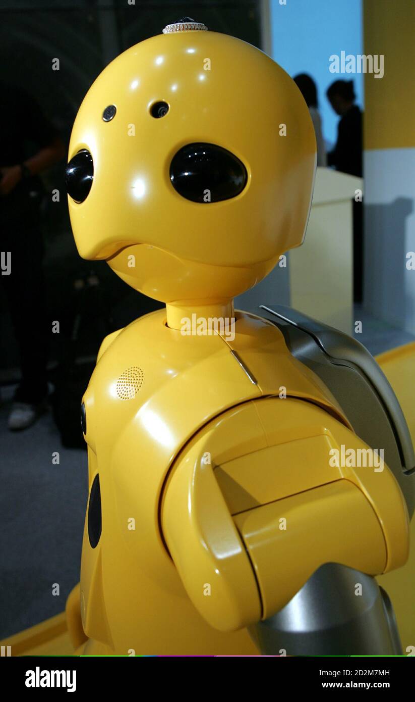 New internet-linked household robot Wakamaru is unveiled at Japan's  Mitsubishi Heavy Industry in Tokyo September 15, 2005. A hundred of these  100-cm (40 inches) tall Mitsubishi robots will go on sale in