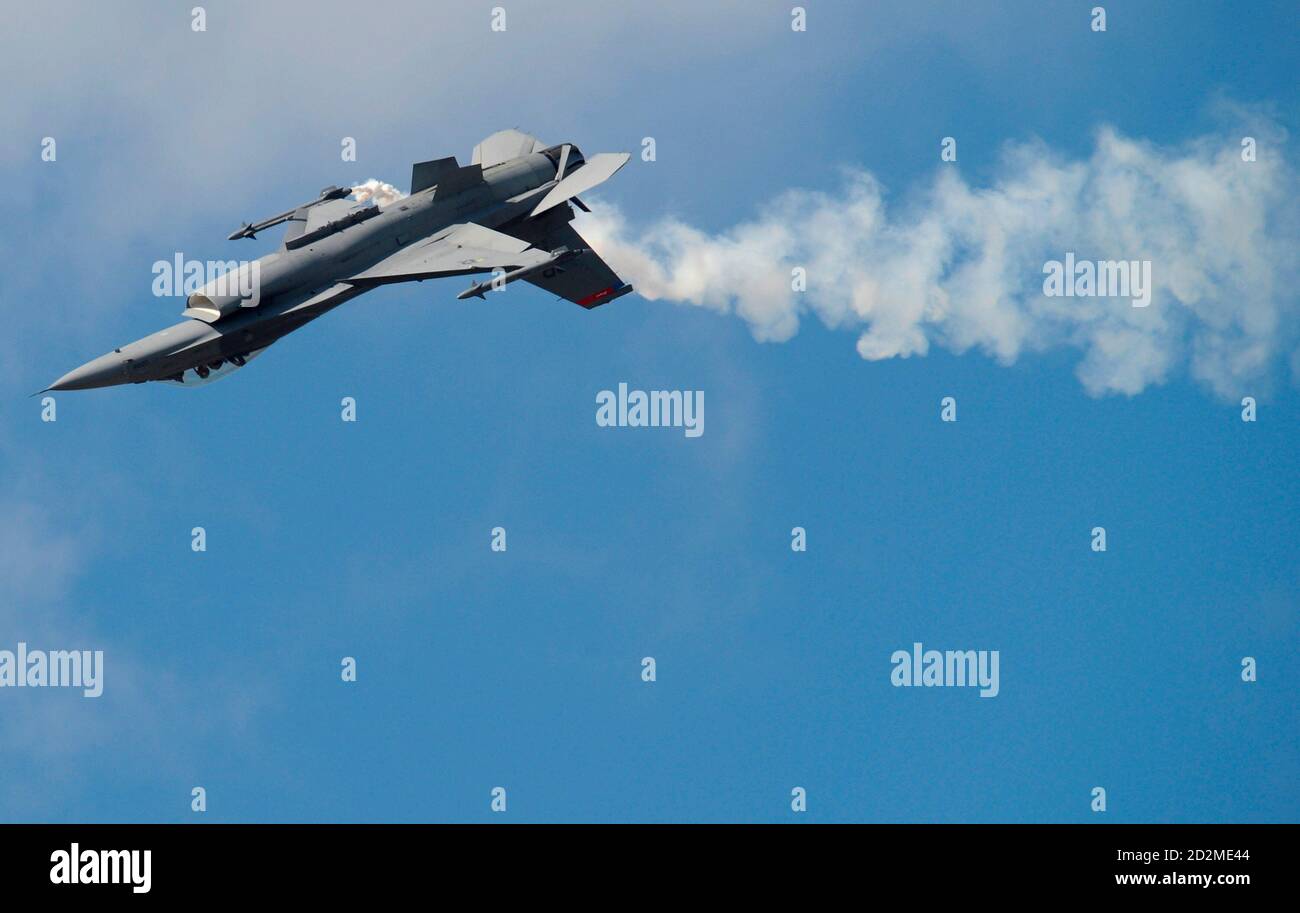 Lockhead martin f 16 hi-res stock photography and images - Alamy