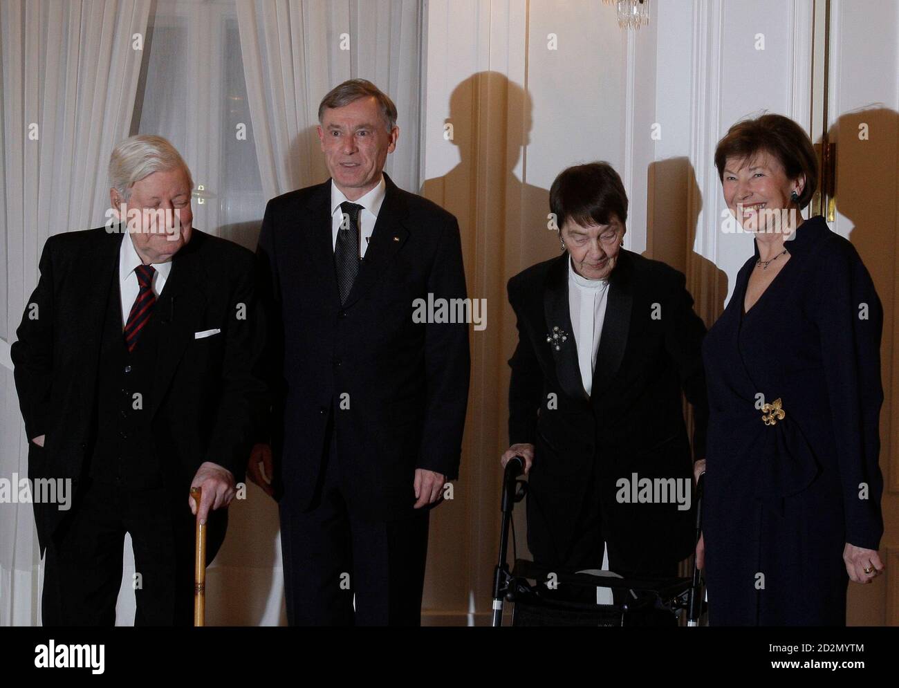 Former German Chancellor Helmut Schmidt L His Wife Loki 2nd R German President Horst Koehler And Wife Eva Luise Arrive For A Dinner To Honour Schmidt At The Presidential Bellevue Palace In