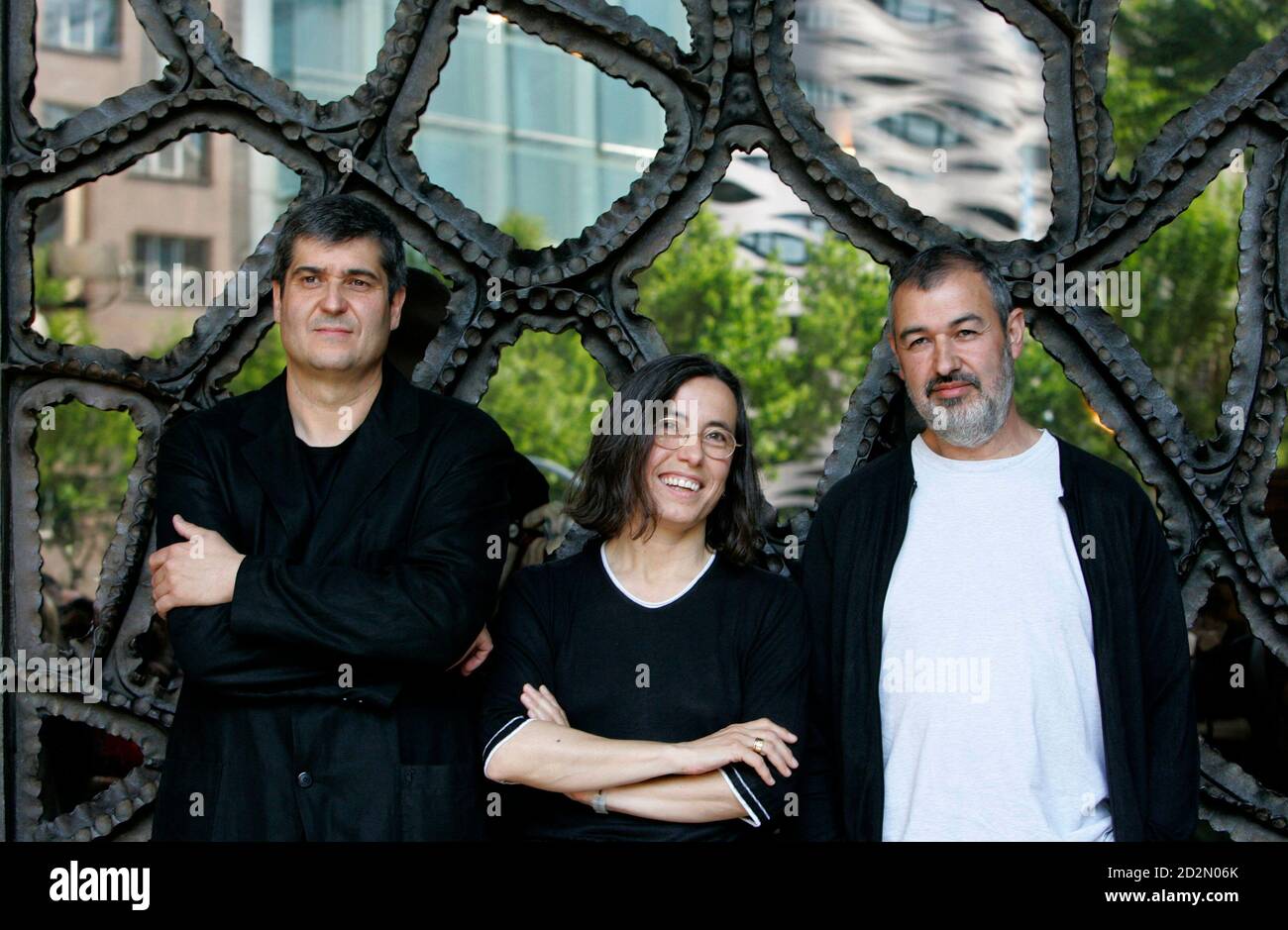 (L-R) Rafael Aranda, Carme Pigem and Ramon Vilalta from RCR Arquitectes, finalists in the Mies van der Rohe Arch European Union Prize 2009, pose in front of the modernist building by architect Antoni Gaudi called 'La Pedrera' in central Barcelona April 22, 2009. The winner of the architecture prize will be announced on April 29, 2009.   REUTERS/Gustau Nacarino  (SPAIN SOCIETY) Stock Photo
