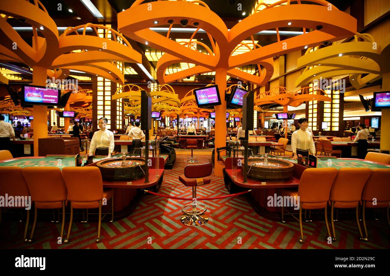 casino resort world ny phone 718 215