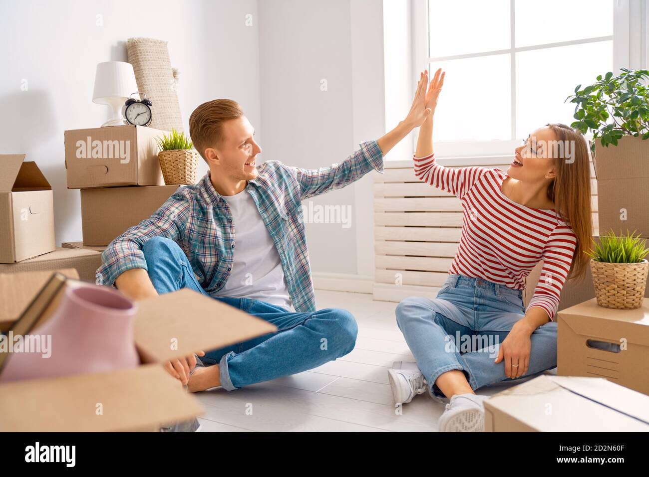 Happy young married couple are moving to new apartment Stock Photo - Alamy