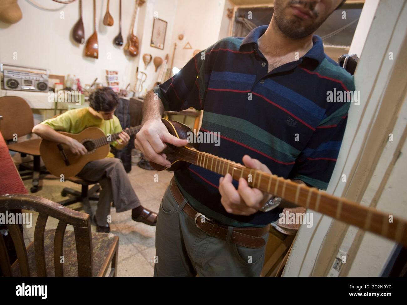 Iranian musical instrument hi-res stock photography and images - Alamy