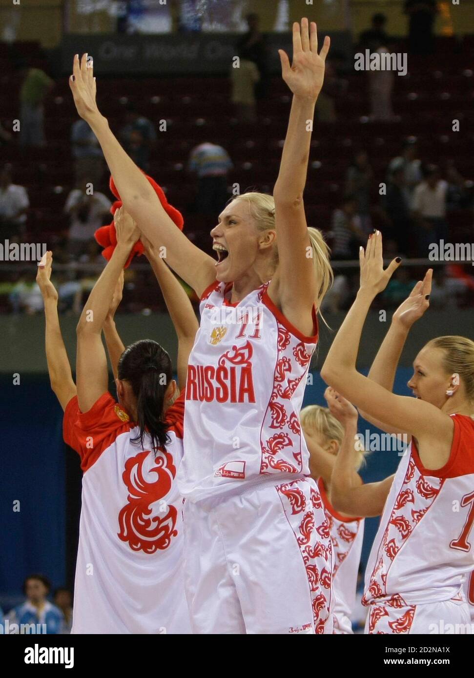 Maria Stepanova (C) of Russia celebrates with teammates after defeating  Spain during their women's quarterfinal basketball match at the Beijing  2008 Olympic Games, August 19, 2008. REUTERS/Sergio Perez (CHINA Stock  Photo - Alamy