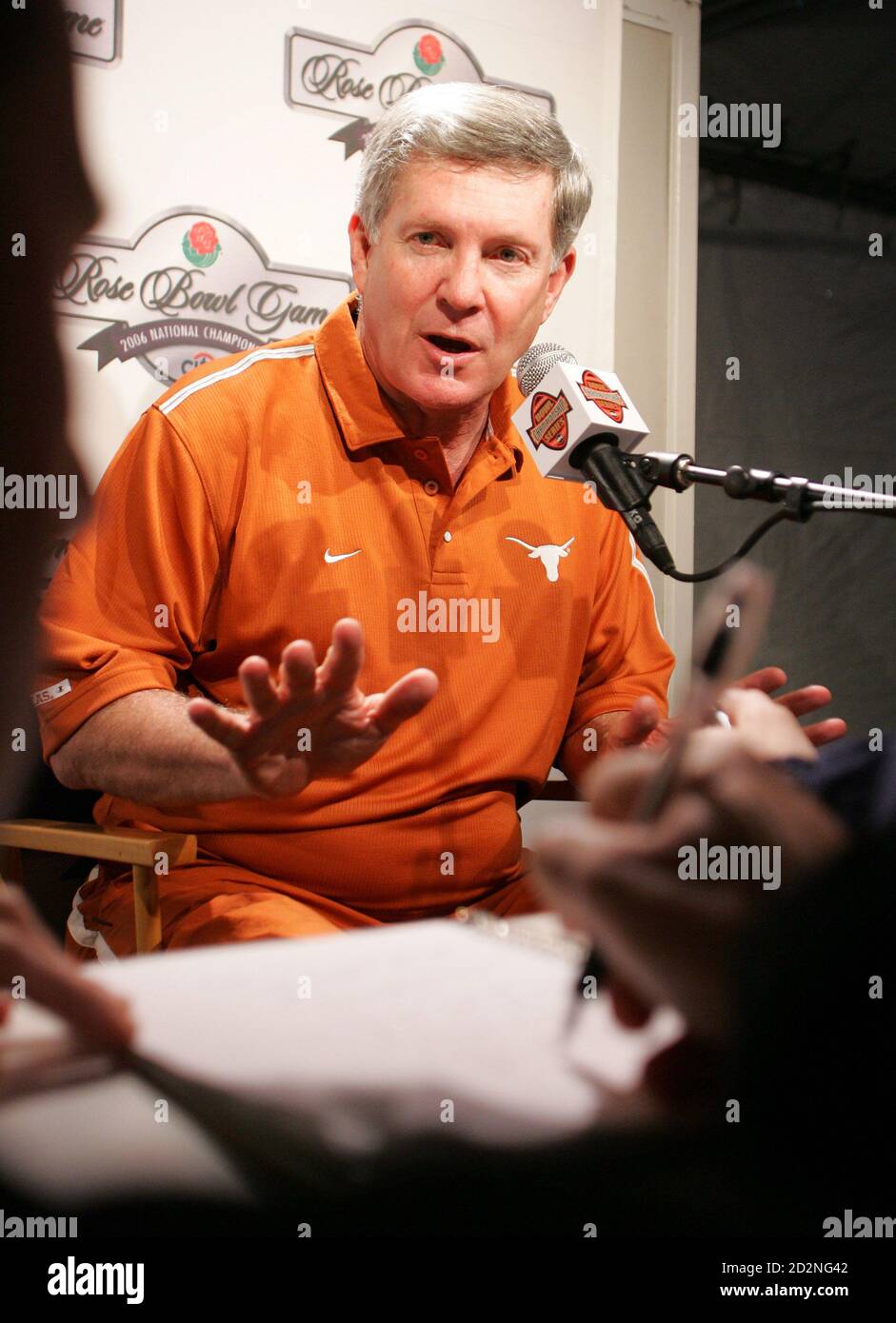 Texas head coach mack brown hi-res stock photography and images - Alamy Texas head coach mack brown hi-res stock photography and images - Alamy