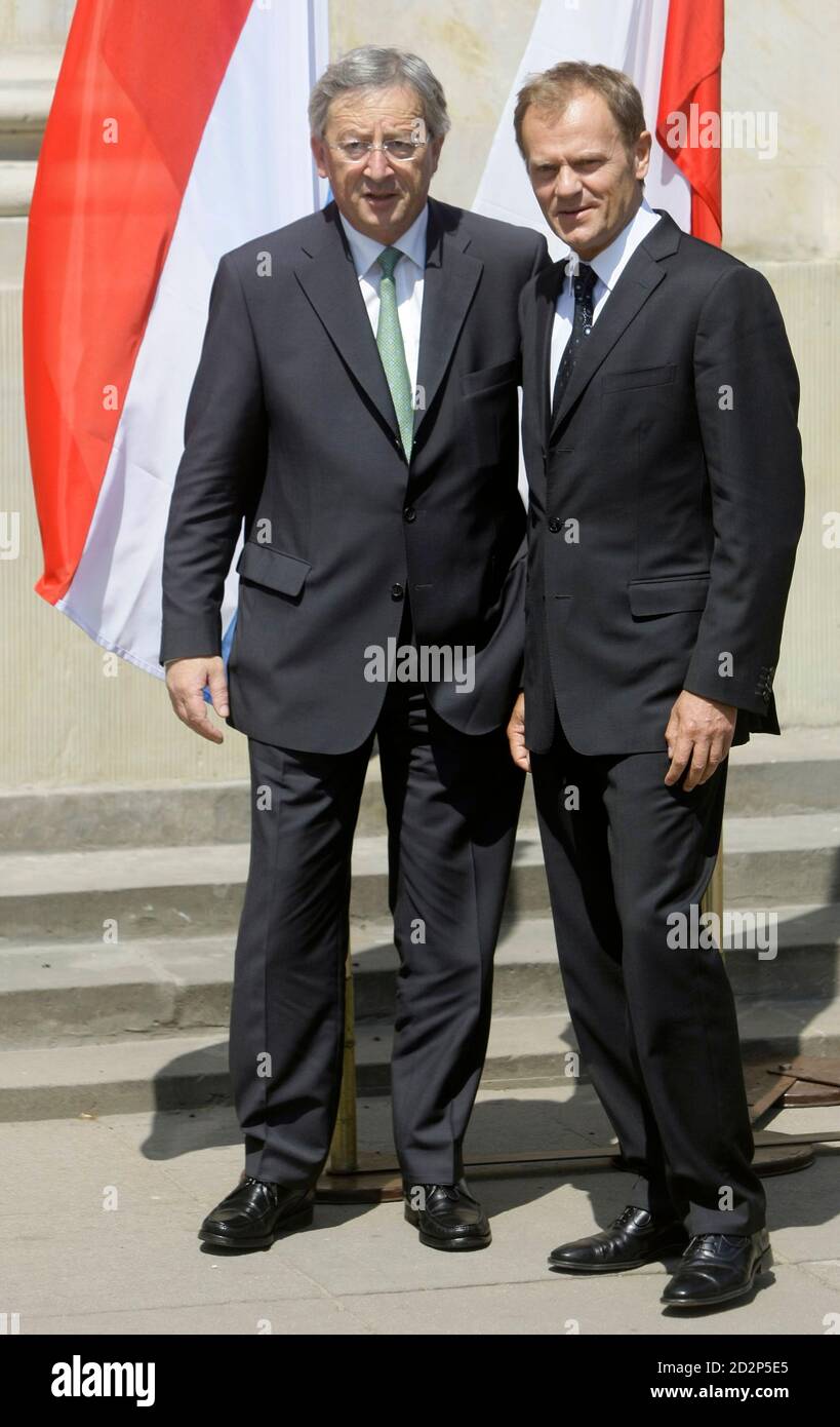 Polish Prime Minister Donald Tusk (R) and Luxembourg's Prime Minister Jean-Claude Juncker pose for photographers as they meet at the Palac na Wodzie in Lazienki Park in Warsaw June 10, 2008. REUTERS/Peter Andrews (POLAND) Stock Photo