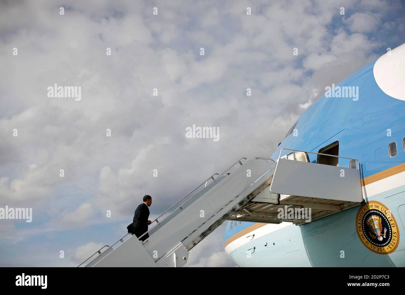 U.S. President Barack Obama boards Air Force One at Cherry Point Marine Corps Air Station (MCAS), North Carolina, February 27, 2009.    REUTERS/Jim Young    (UNITED STATES) Stock Photo