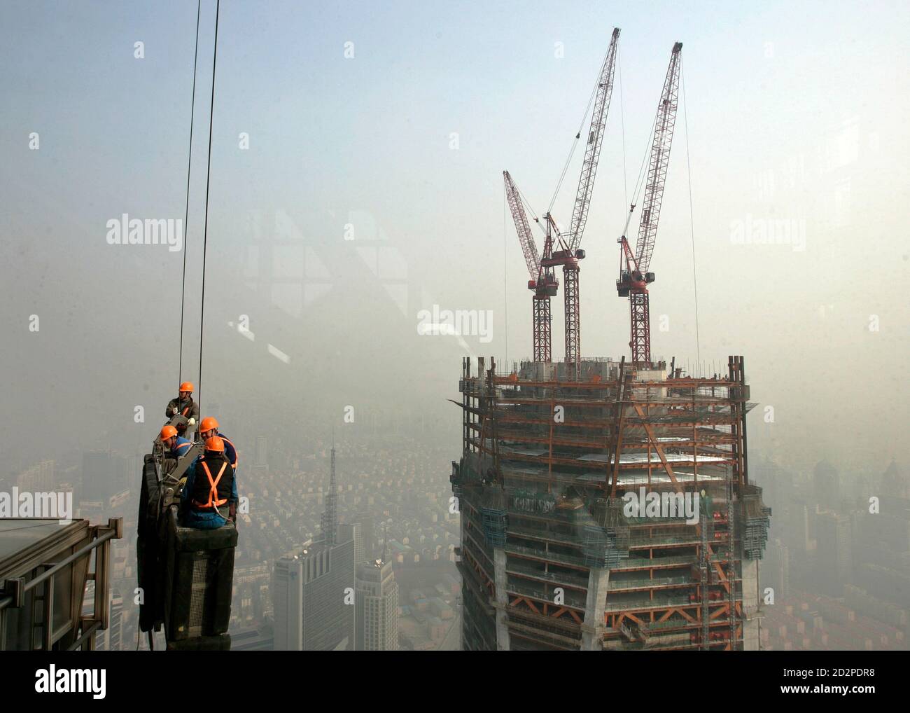 Labourers Work Near The Construction Site Of Shanghai World Financial Center Which Aims To Be The Tallest Building In China When Completed In 2008 In Shanghai January 25 2007 China S Economy Grew