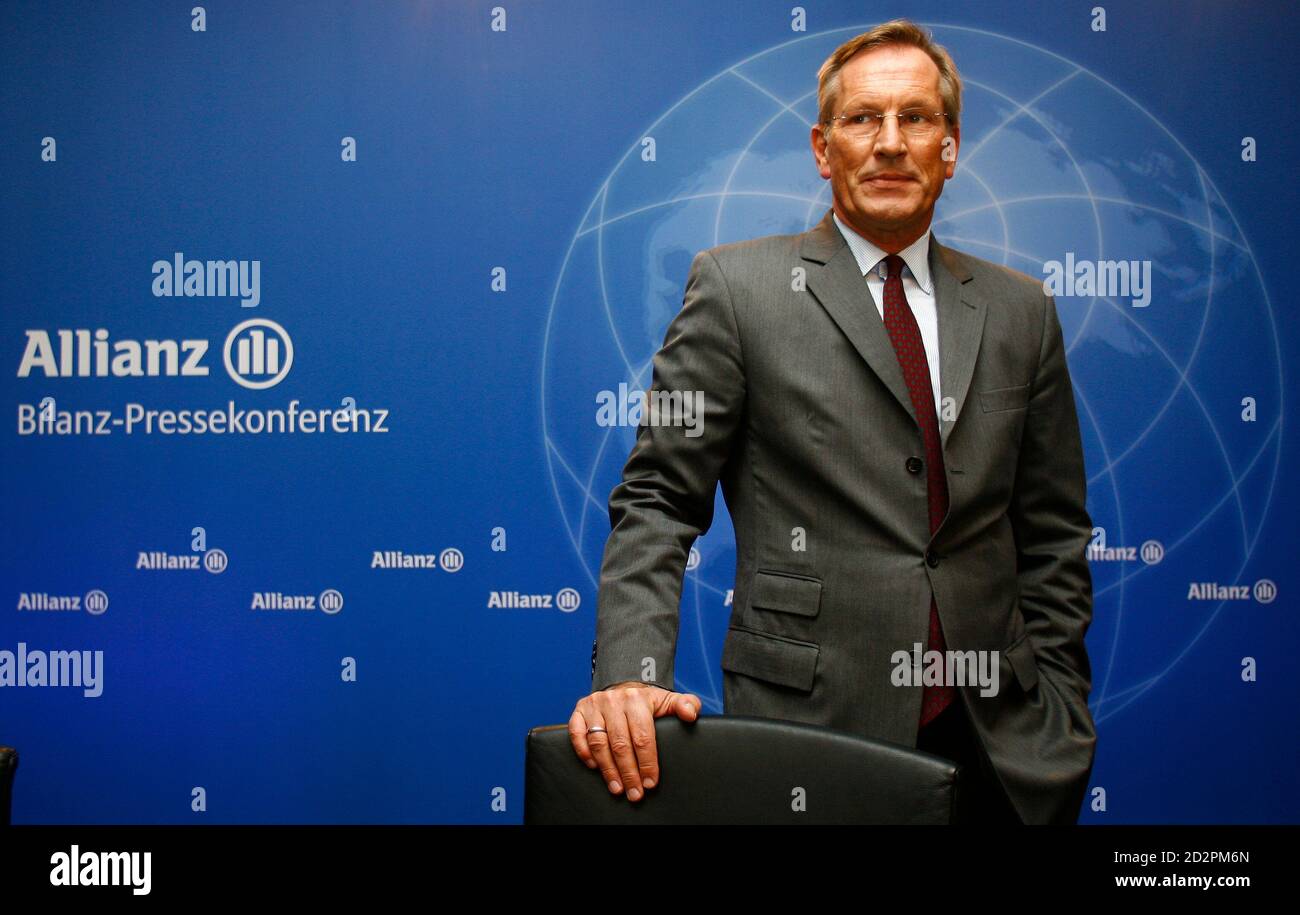 Michael Diekmann, CEO of Europe's biggest insurer Allianz SE, arrives for the company's annual news conference in Munich, February 26, 2009. REUTERS/Alexandra Beier (GERMANY) Stock Photo