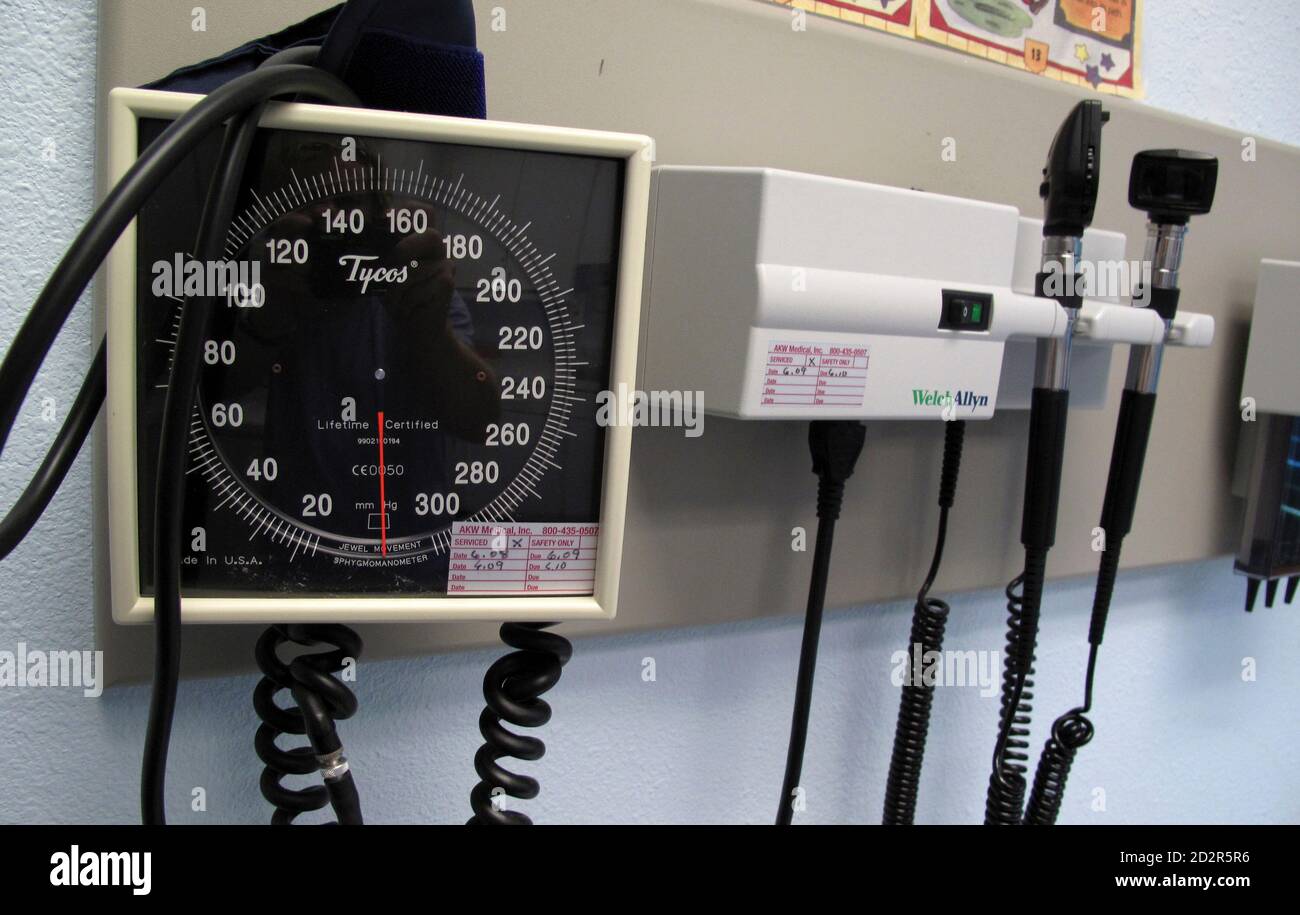 Medical equipment in a paediatrician's office is shown in Encinitas, California July 30, 2009 as the United States government debates health care reform.   REUTERS/Mike Blake (UNITED STATES HEALTH) Stock Photo