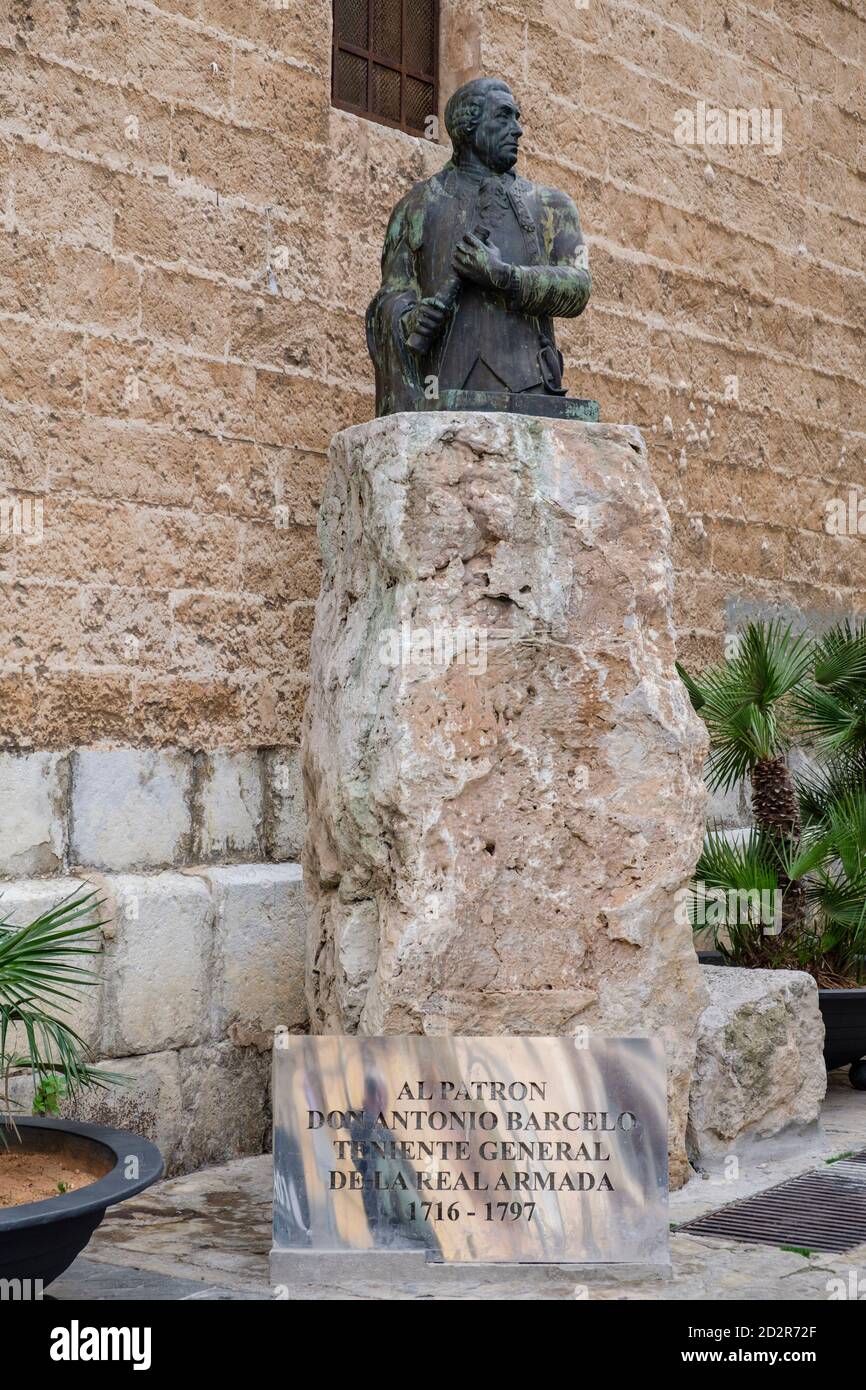 Bust del Tinent General Barceló, Remigia Caubet Fecha: 1971,  Material: Bronce y piedra, Palma, Mallorca, balearic islands, Spain Stock Photo