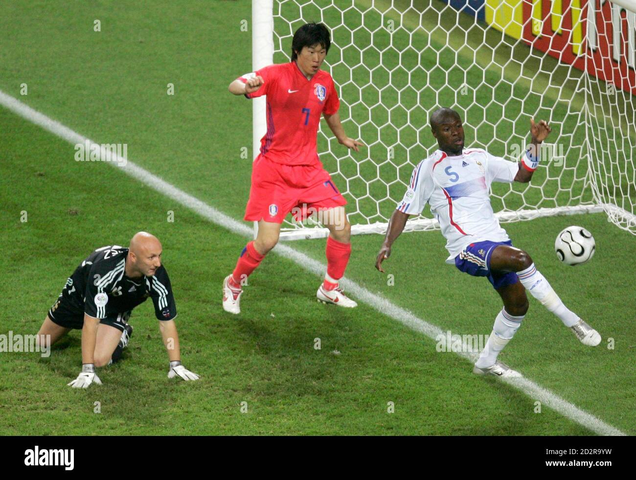 Fabien Barthez Hi Res Stock Photography And Images Page Alamy