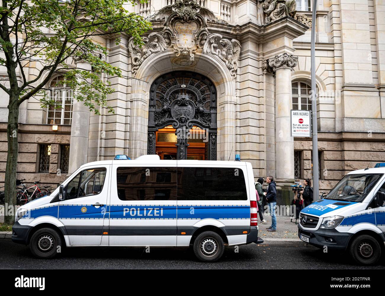 Berlin, Germany. 29th Sep, 2020. Police cars are about to start the trial of the murder in Kleiner Tiergarten before the criminal court Moabit. The accused is a 55-year-old Russian who allegedly shot a Chechen with Georgian citizenship in the Berlin park Kleiner Tiergarten on August 23, 2019. In its indictment, the Federal Prosecutor's Office assumes that the prosecution was commissioned by state agencies of the central government of the Russian Federation. Credit: Fabian Sommer/dpa/Alamy Live News Stock Photo