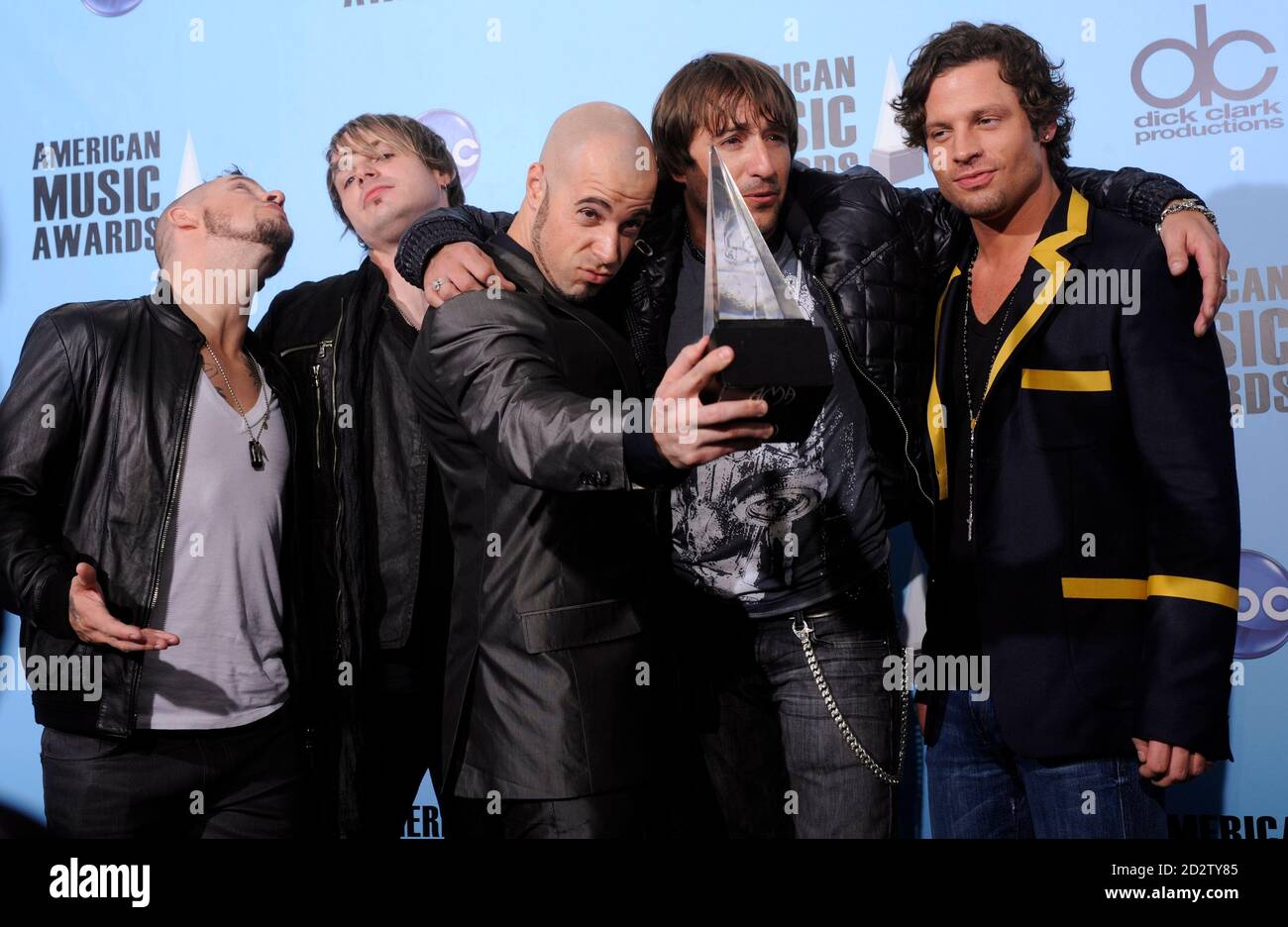 Chris Daughtry (C) and his band members from Daughtry pose with their award  for favorite pop/rock band, duo or group at the 2008 American Music Awards  in Los Angeles November 23, 2008.