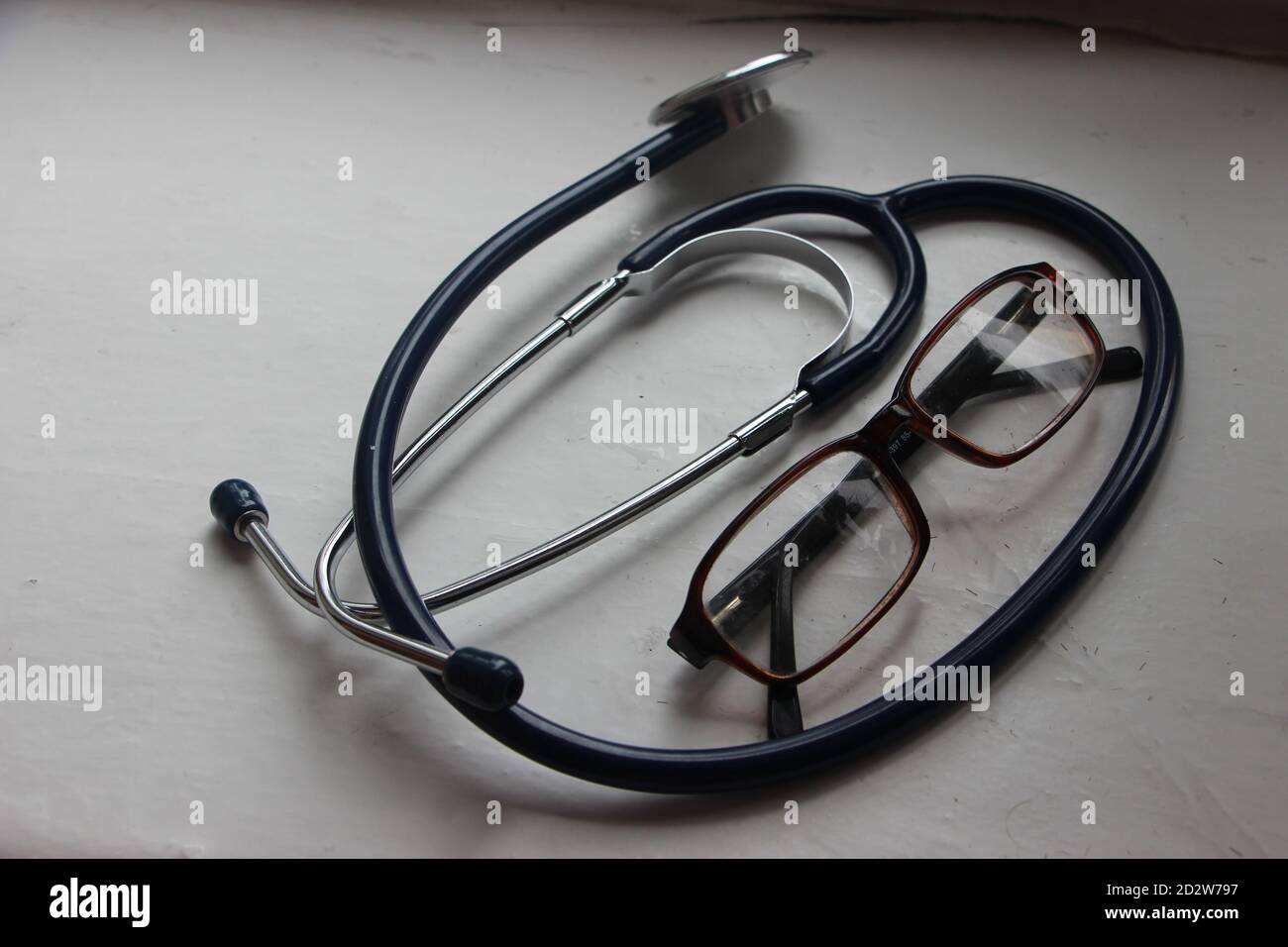 top view. Set of different doctor accessories on a background. Pills, glasses, stethoscope and notebook Photo - Alamy