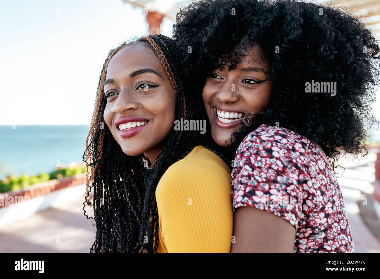 Black woman curly hair hi-res stock photography and images - Alamy