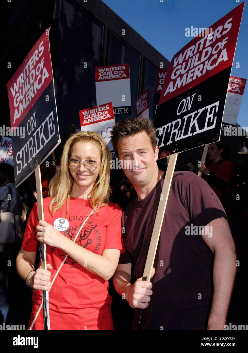 Page 3 Matthew Perry Friends High Resolution Stock Photography And Images Alamy Page 3 Matthew Perry Friends High Resolution Stock Photography And Images Alamy