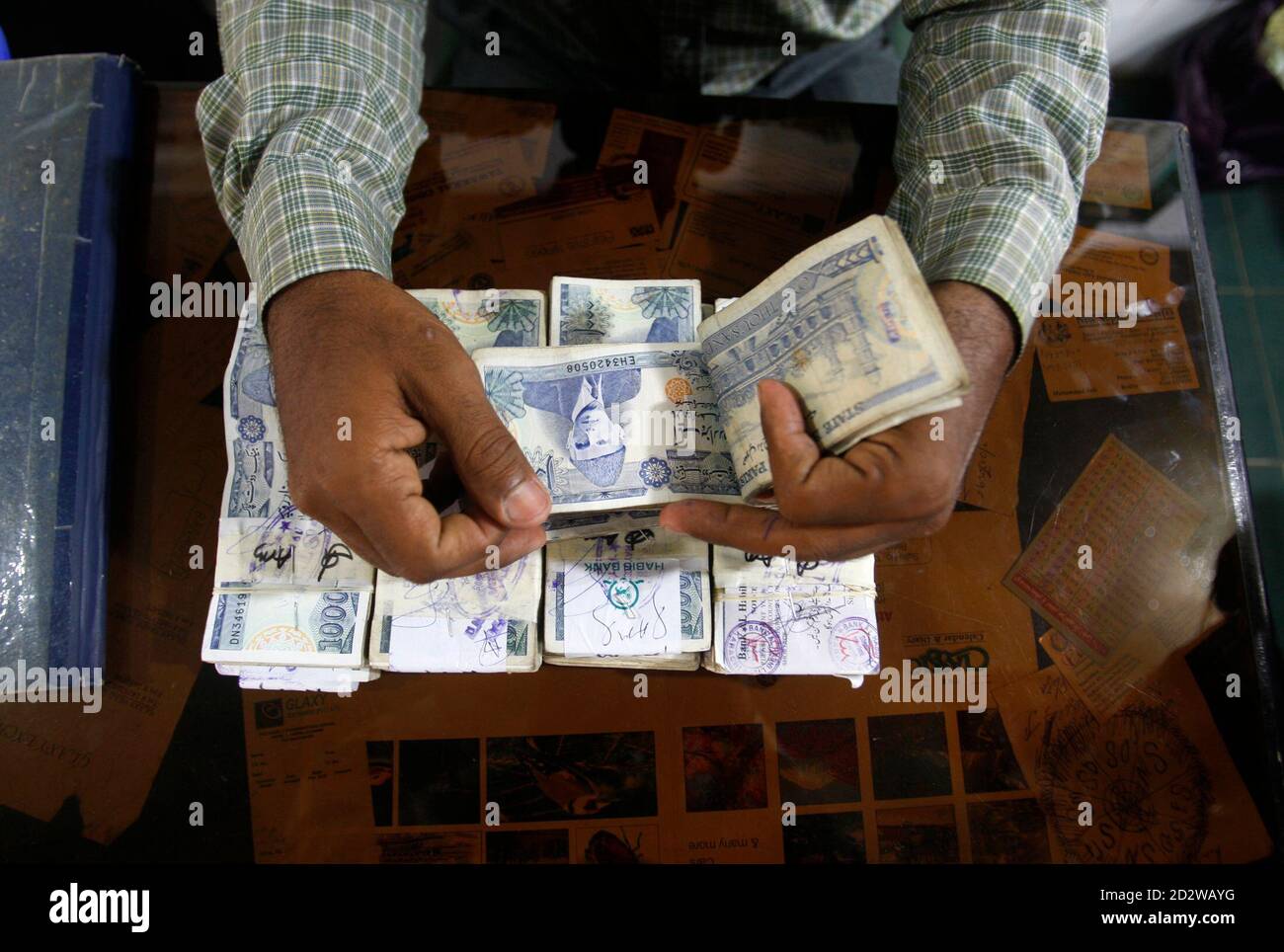 Page 2 Pakistani Rupee High Resolution Stock Photography And Images Alamy