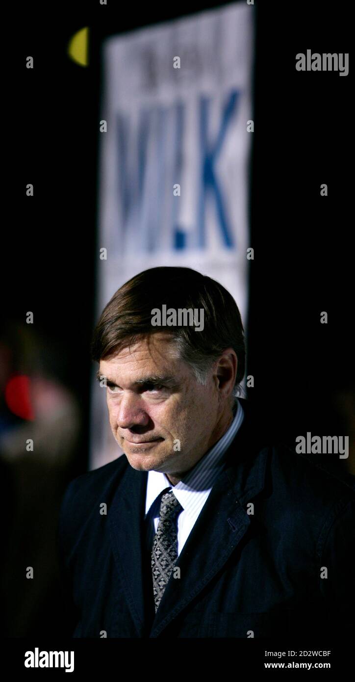 Director Gus Van Sant arrives for the premiere of the film 'Milk' in Beverly Hills, California November 13, 2008.  The movie is about California's first openly gay elected official, Harvey Milk.   REUTERS/Danny Moloshok (UNITED STATES) Stock Photo