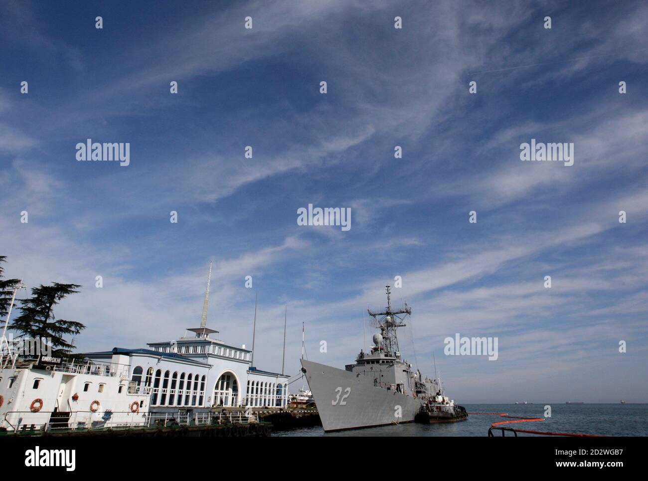 Uss john l hall hires stock photography and images Alamy