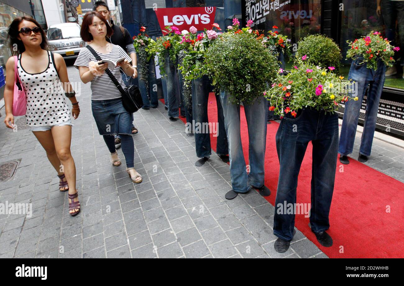 recycling campaign at a jeans shop 