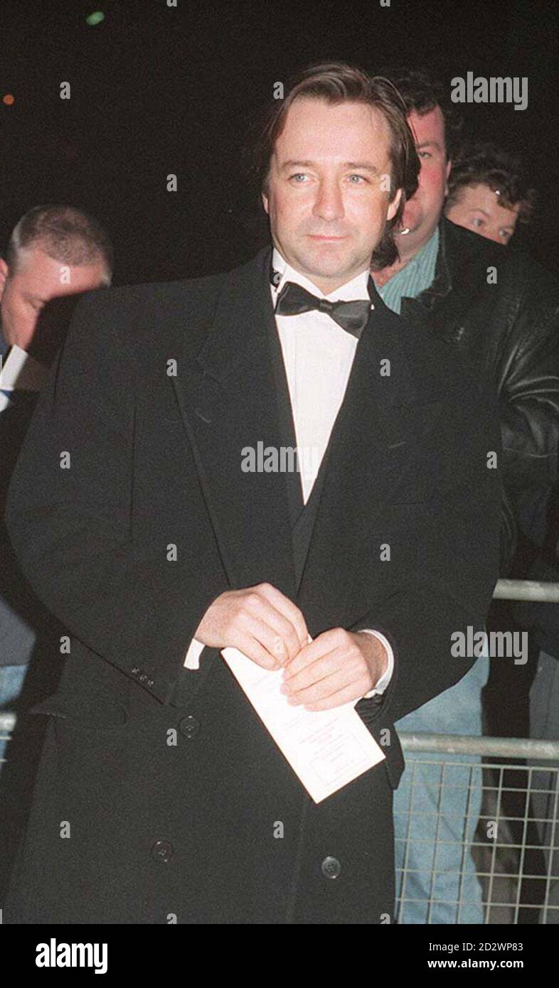 PAP 12 4.12.94. LONDON. Actor Neil Pearson arriving at the London TV Centre for this evening's (Sunday)  British Comedy Awards ceremony. Pearson, is one of the stars of "Drop The Dead Donkey" which received the Best Channel 4 Sitcom award. PA News, Sean Dempsey. See PA story SHOWBIZ Comedy. /PJ. Stock Photo