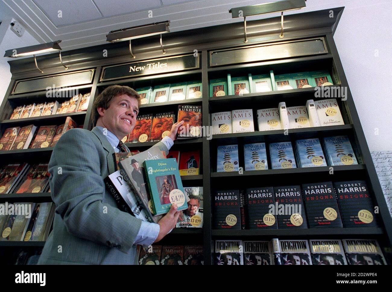 Alan Giles, Managing Director of Waterstone's, stocking the shelves of his chain's branch in Notting Hill, London, today (Sunday) with books on a selected list of current bestsellers chosen to be sold at reduced prices. The move comes shortly after the virtual collapse of the Net Book Agreement which fixed the price of books at artificial levels. Stock Photo