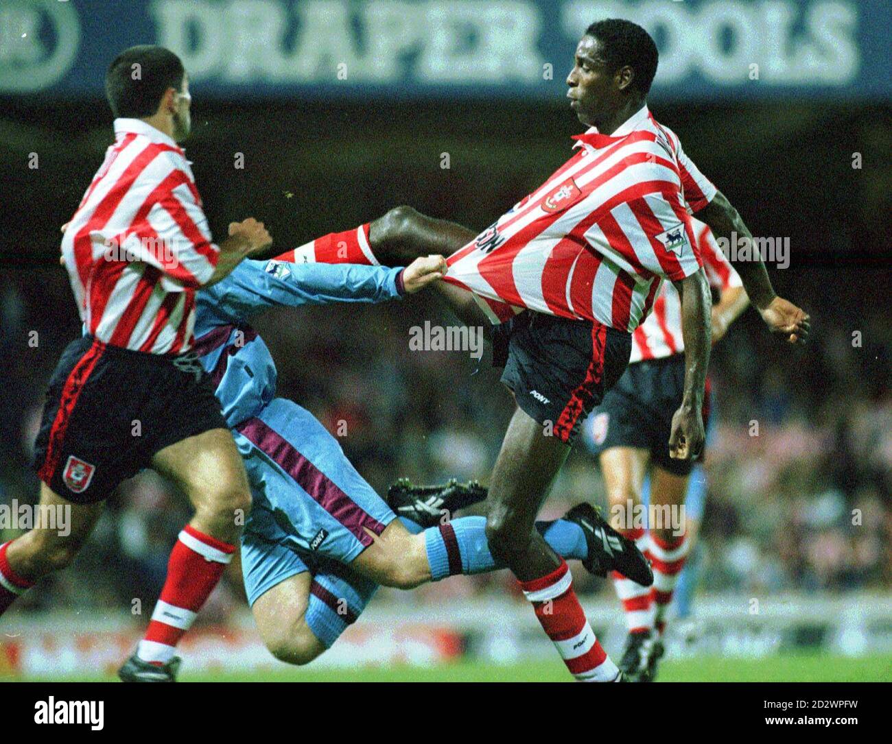 Southampton's Ken Monkou kicks out at West Ham United's Ian Dowie as he tugs at his shirt during the FA Carling Premiership match at The Dell.  Stock Photo