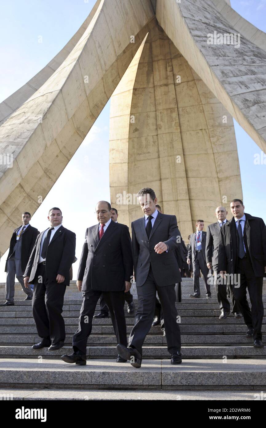 Post Havslug Mispend France's President Nicolas Sarkozy (2nd R) and Algerian Interior Minister  Nordin Yazid Zerhouni (2nd L) leave the martyr sanctuary of the  French-Algeria war in Algiers on the second day of a three-day
