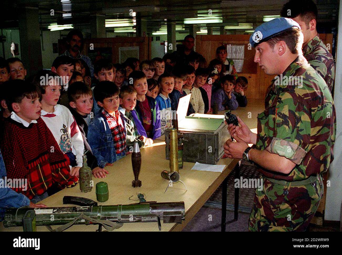 Children from Vitez School in Central Bosnia, receiving a lesson in mine awareness from Corporal Neil McKenzie a bomb disposal expert with 33 Engineer Regiment, Royal Engineers. The this is part of a programme run by the regiment throughout the British area of responsibility in Bosnia. Corporal McKenzie is from Wimbrush, near Cambridge. Photo by Steve Dock. Stock Photo