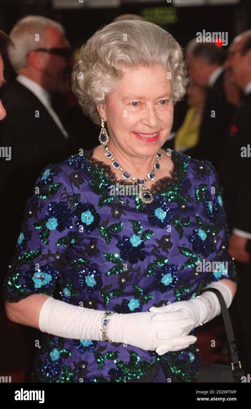 Qeiiheadshot queen hi-res stock photography and images - Alamy