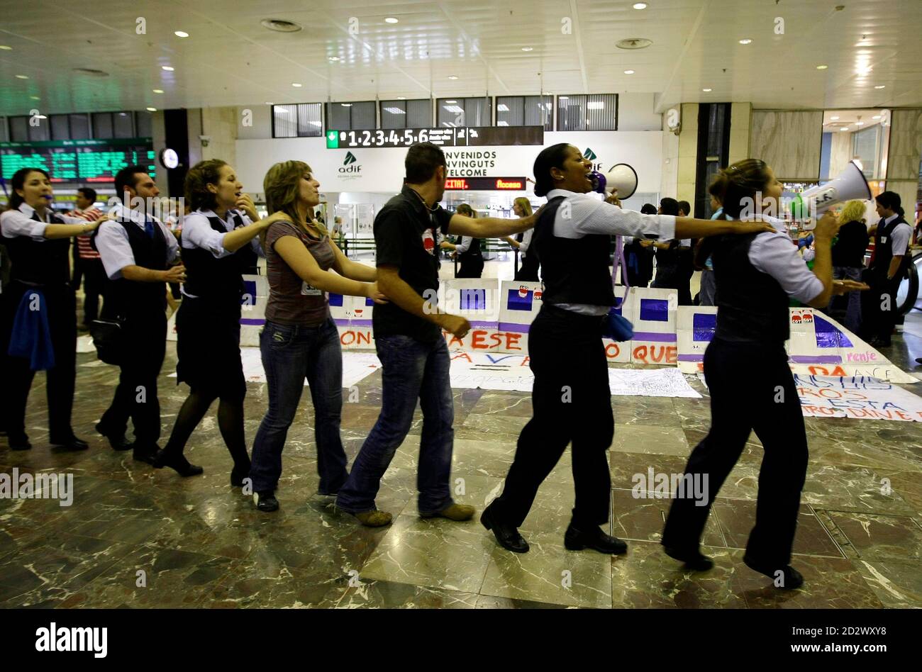 Workers of Wagon-Lits in the high-speed railway AVE of the Madrid-Barcelona-Madrid itinerary continue to strike in Barcelona Sants railway station June 13, 2008, demanding salary and labour improvements.  REUTERS/Gustau Nacarino  (SPAIN) Stock Photo